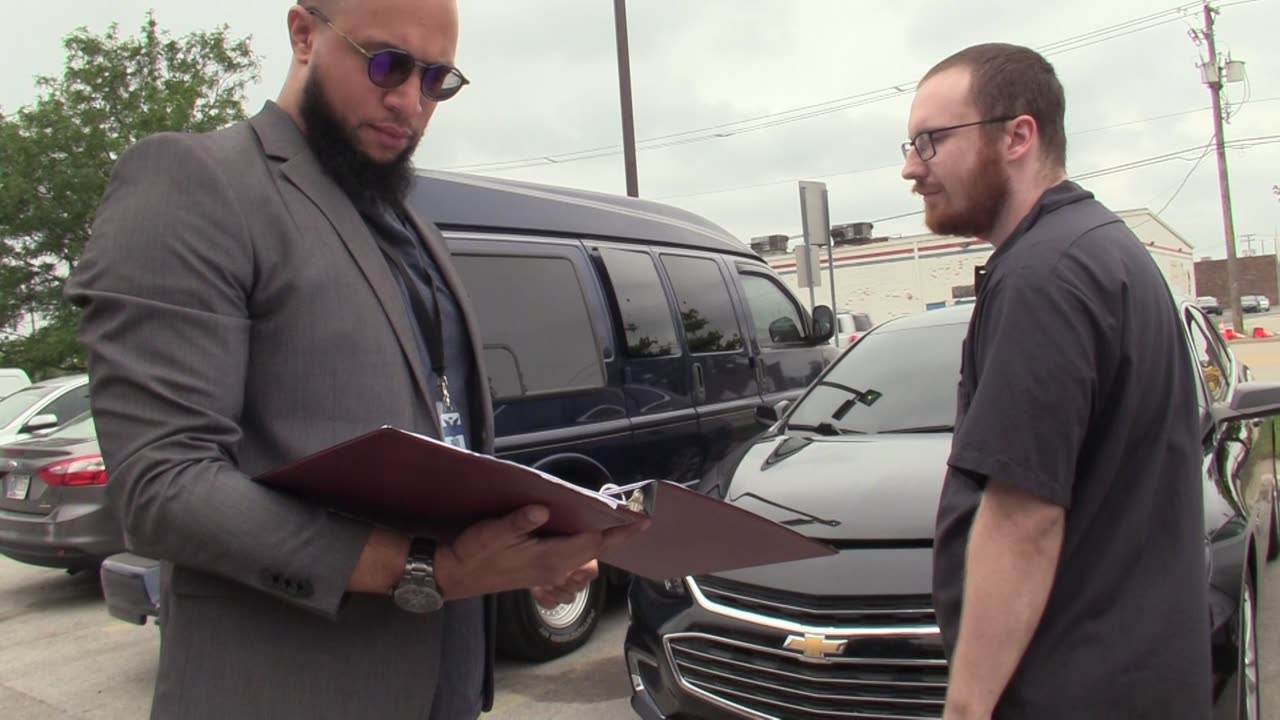 FIRESTONE MECHANIC PRED GETS BUSTED AT HIS JOB