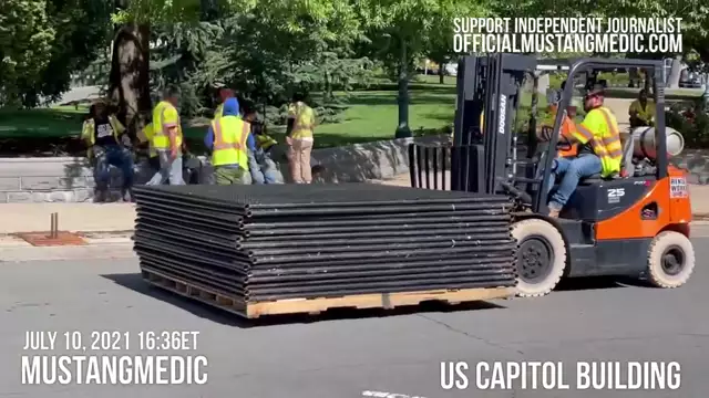 The last two panels of Capitol Fence removed MustangMedic Reporting